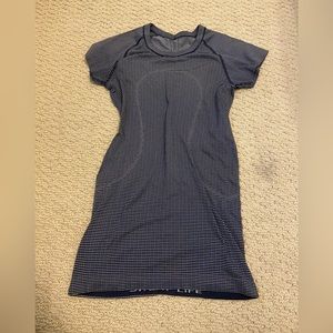 Lululemon swiftly tech short sleeve shirt. Size 4.